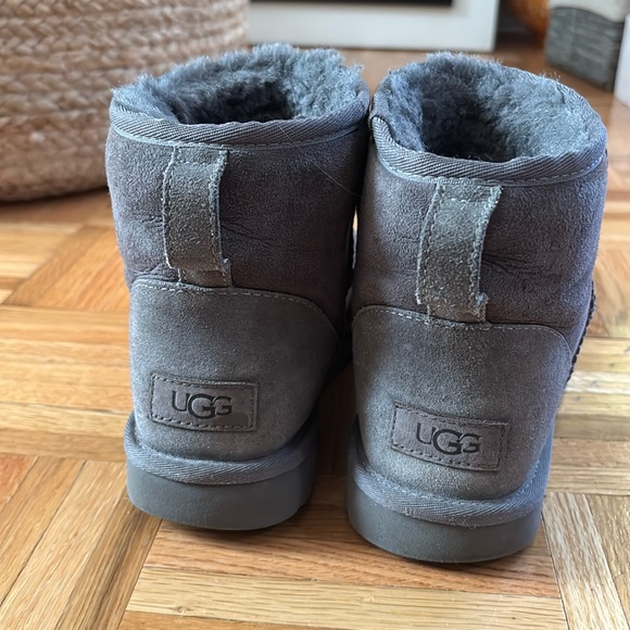 Grey Uggs size 8 - Picture 3 of 10